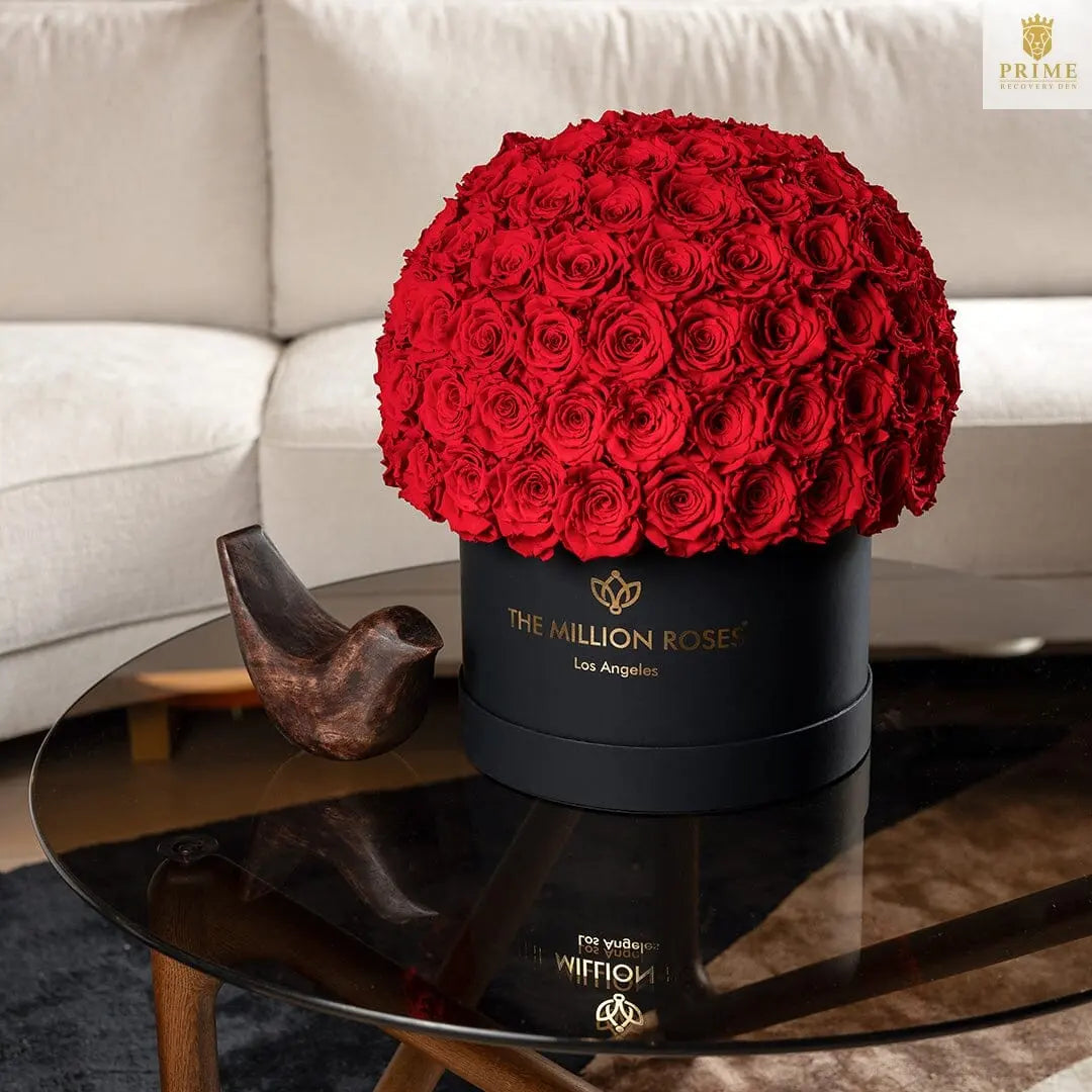 Supreme Black Superdome Box | Red Roses – 120-130 Preserved Roses