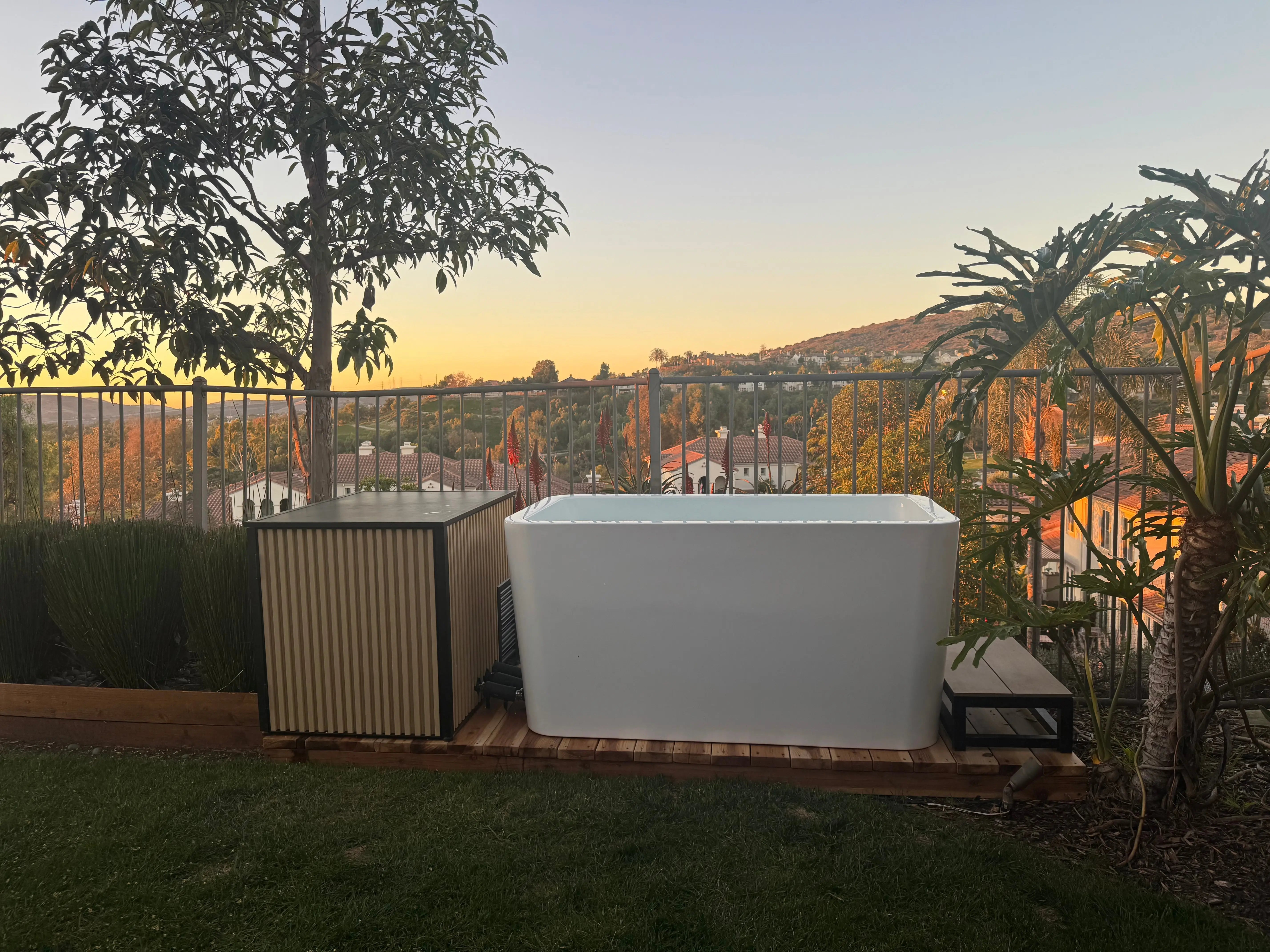 RevX Acrylic X Tub Cold Plunge + LUX High Performance Chiller and Filtration System RevX Wellness