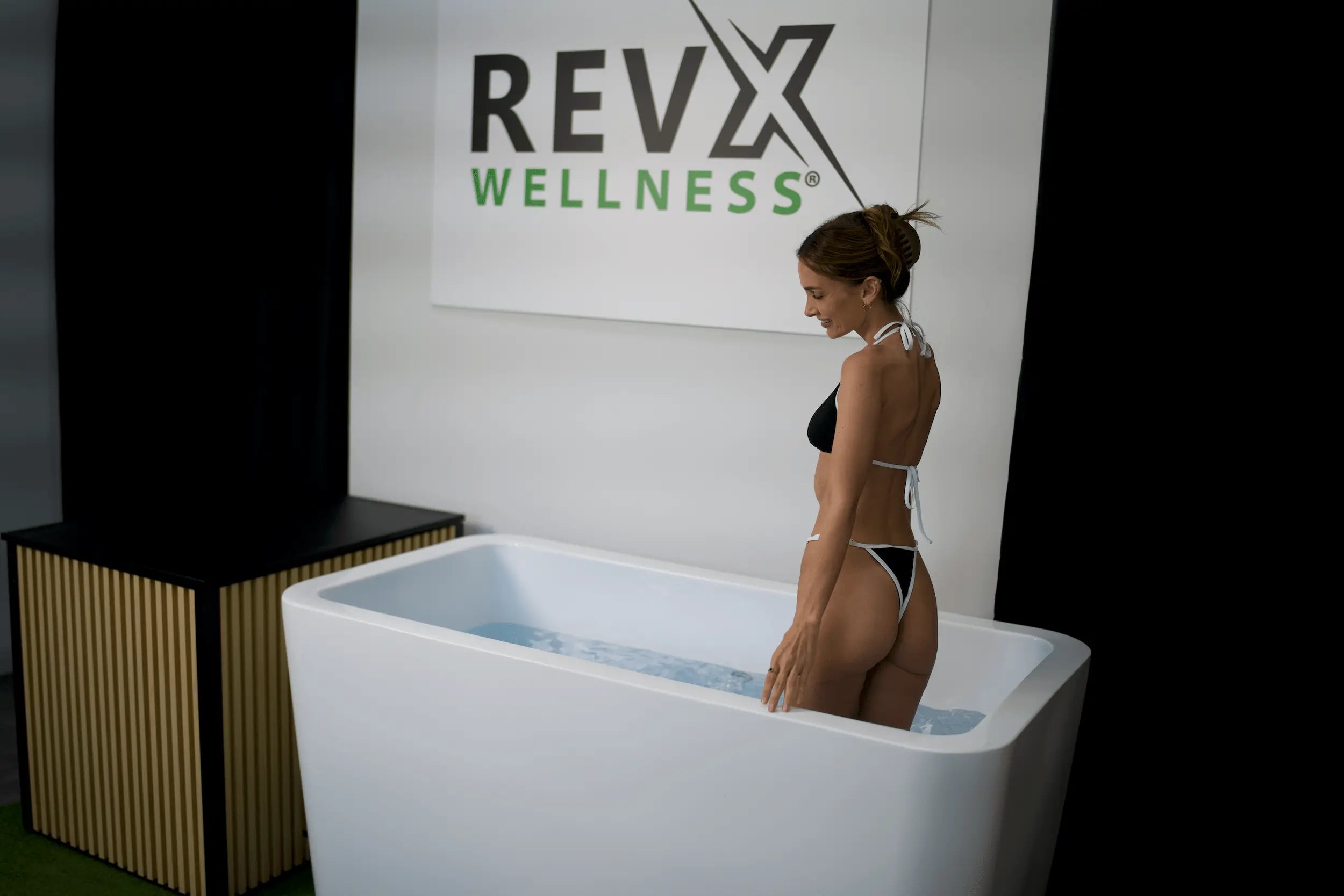 RevX Acrylic X Tub Cold Plunge + LUX High Performance Chiller and Filtration System RevX Wellness