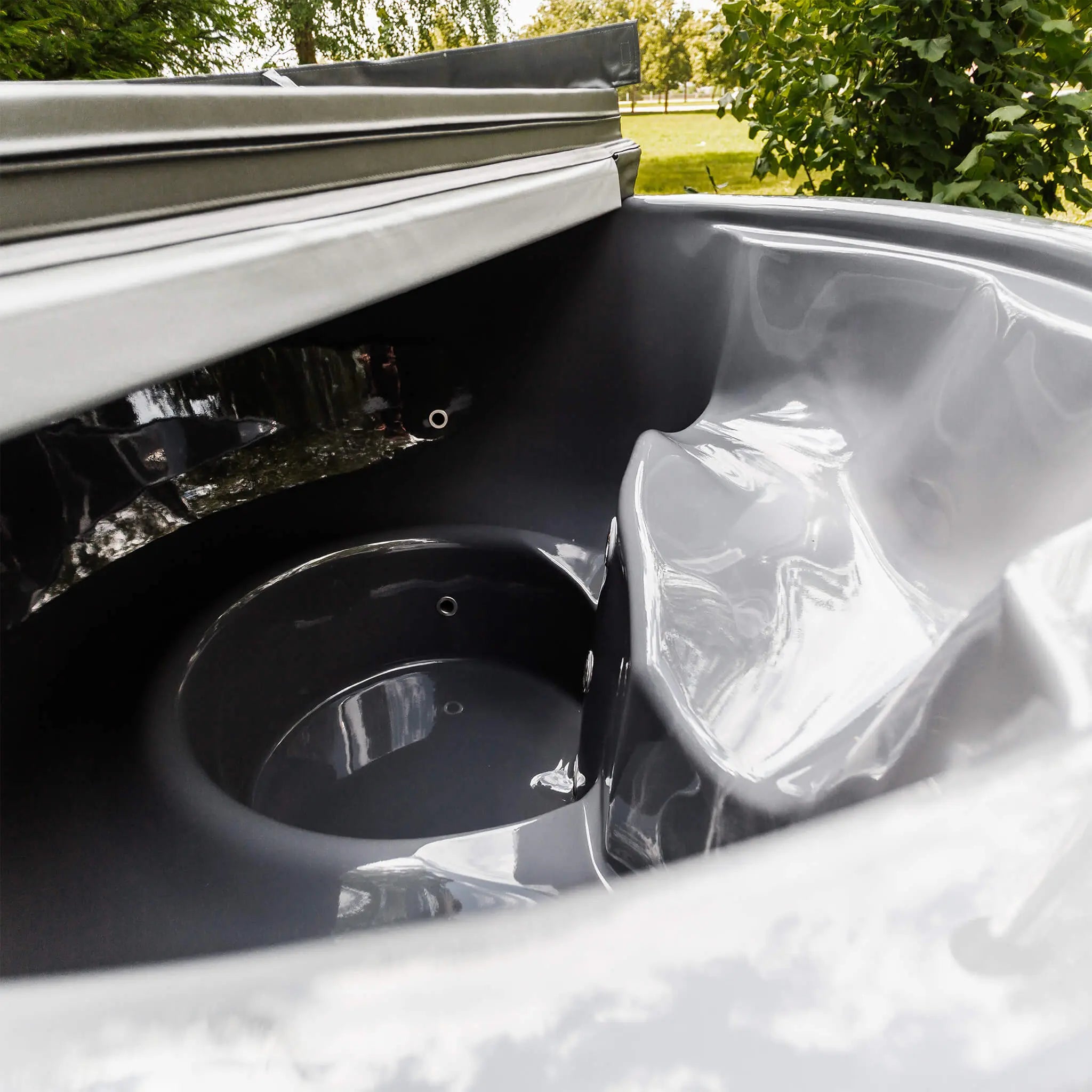 Premium 4-Person Fully-Assembled ThermoWood Wood-Fired Hot Tub (SAK14528) SAKSBY WHOLESALE