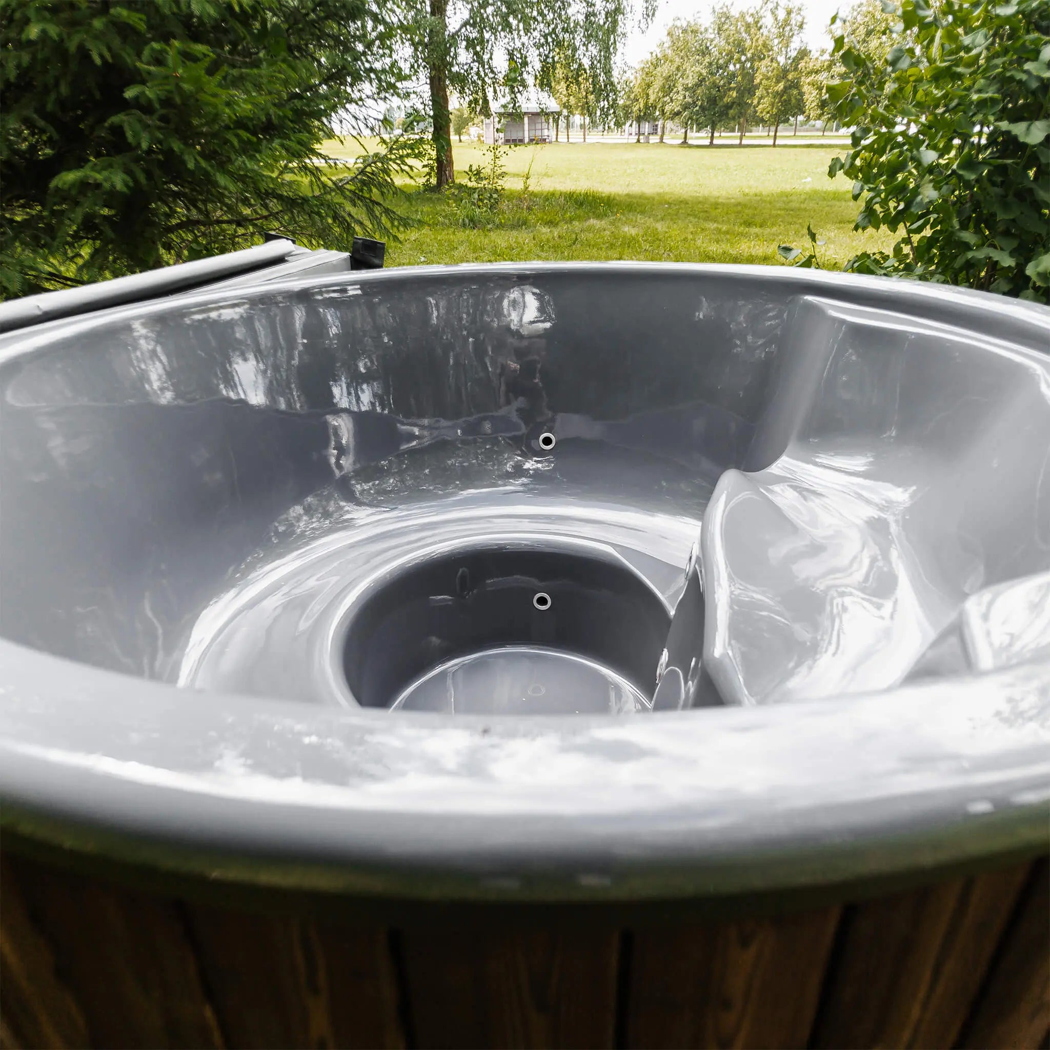 Premium 4-Person Fully-Assembled ThermoWood Wood-Fired Hot Tub (SAK14528) SAKSBY WHOLESALE